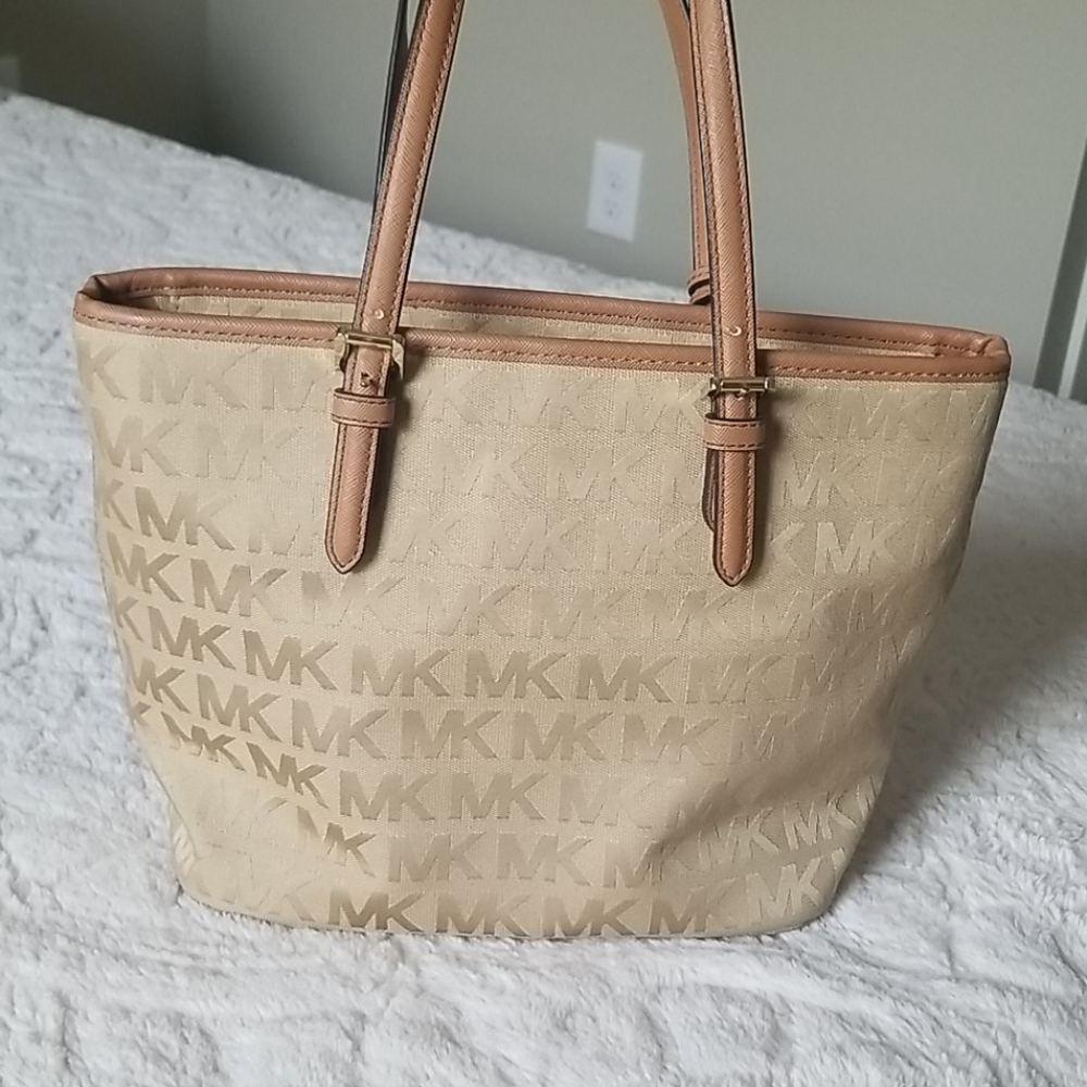 Authentic Michael Kors Purse - image 6